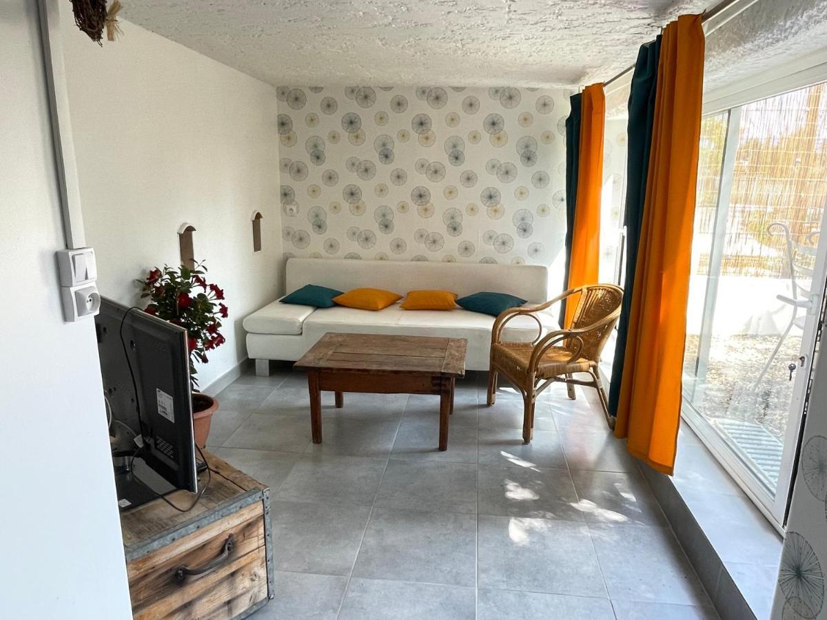 Cocooning Apartment Pujaut Bagian luar foto